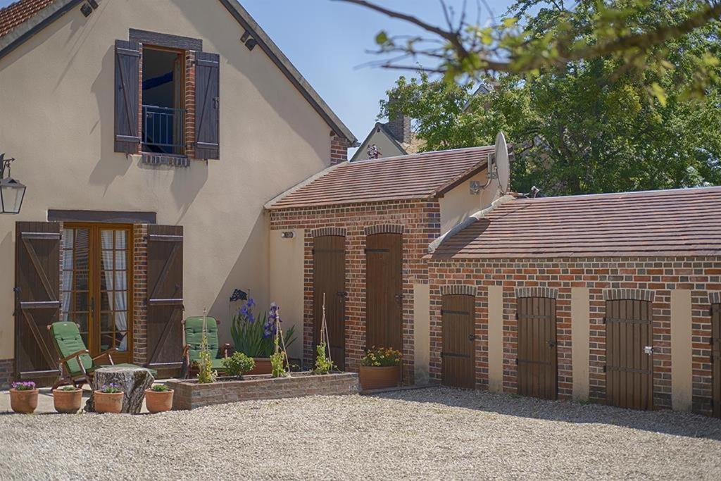 Le Logis Du Regisseur Bed and Breakfast Charny-Oree-de-Puisaye Buitenkant foto